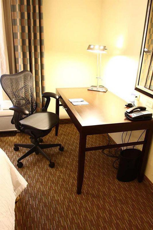 Hilton Garden Inn Winston-Salem/Hanes Mall חדר תמונה