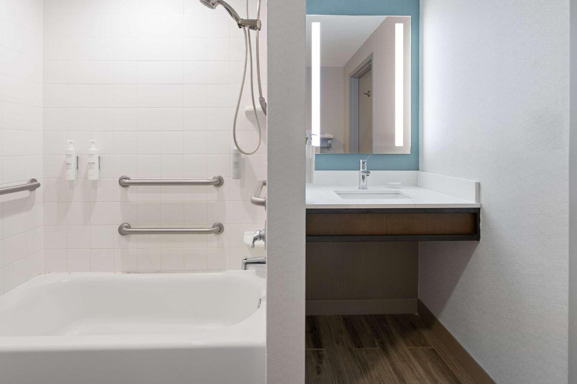 Hilton Garden Inn Winston-Salem/Hanes Mall מראה חיצוני תמונה